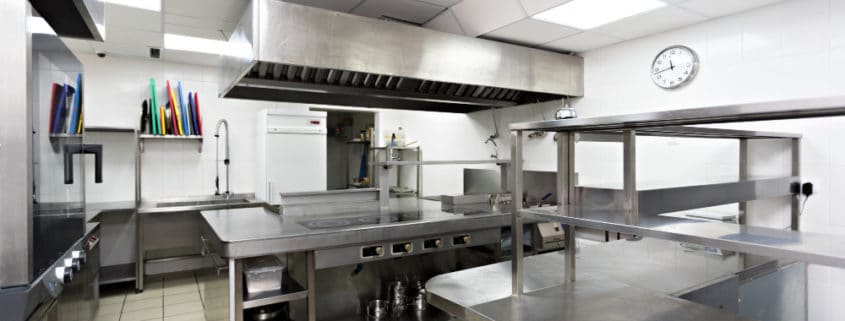 Medidas de seguridad y normas de almacenaje en la cocina de un restaurante